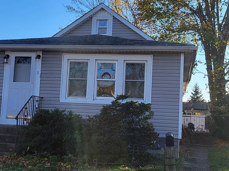 11 45th Street, Lindenhurst, NY 11757