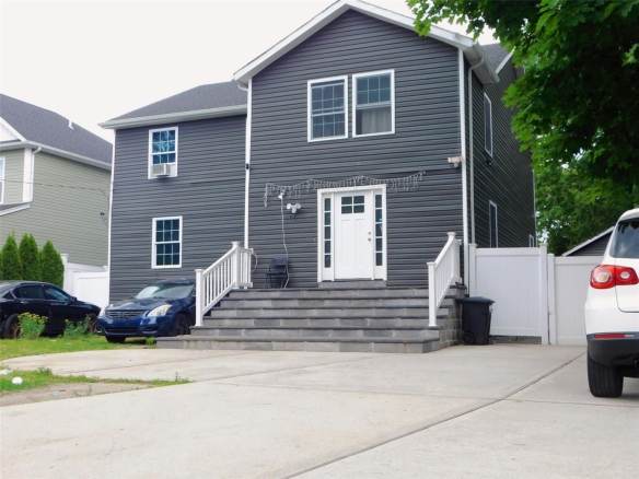 154 Gordon Avenue, West Babylon, NY 11704