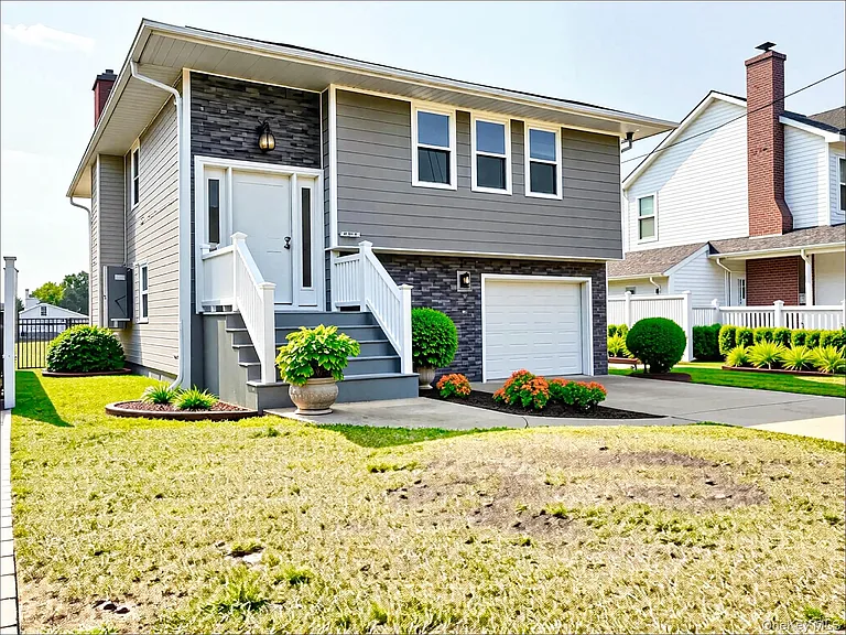 248 E Shore Road E, Lindenhurst, NY 11757